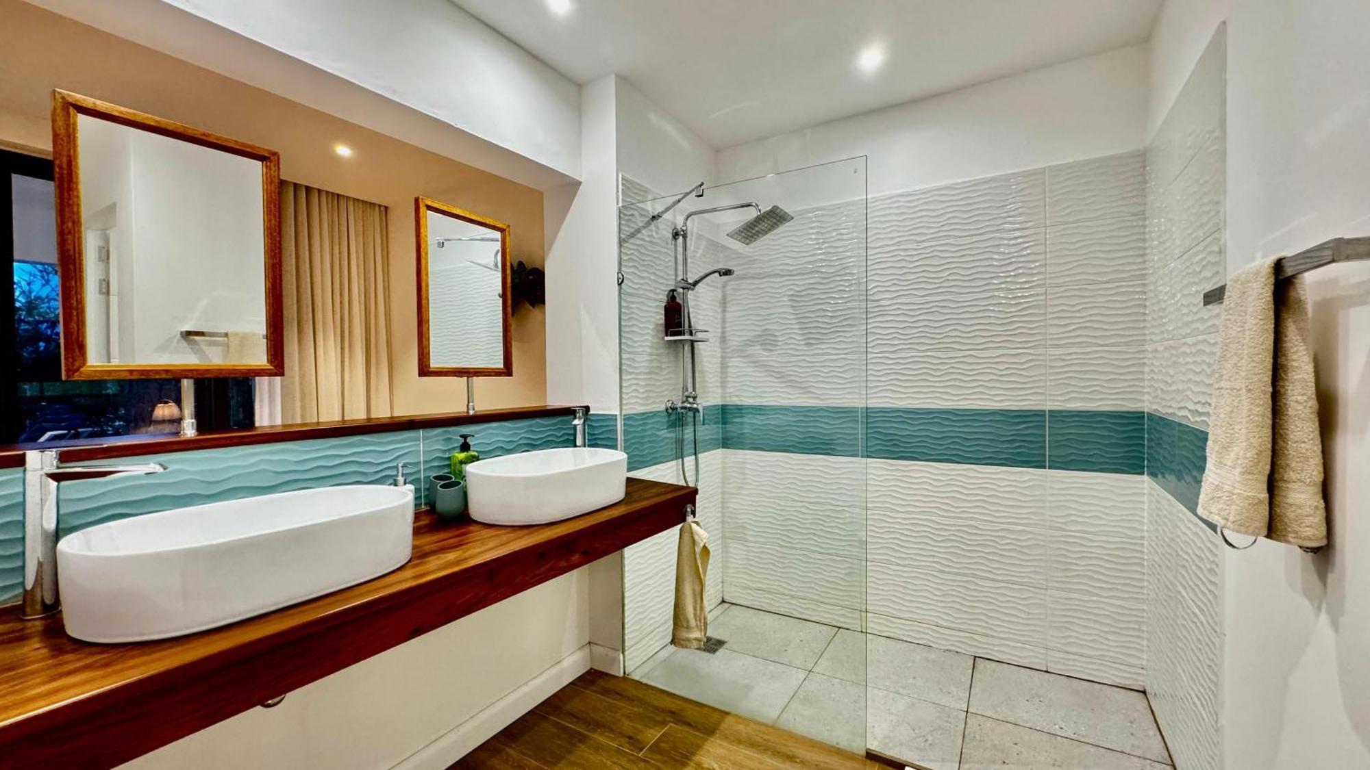 Appartement De Luxe Piscine Et Vue Mer Rivière Noire Extérieur photo