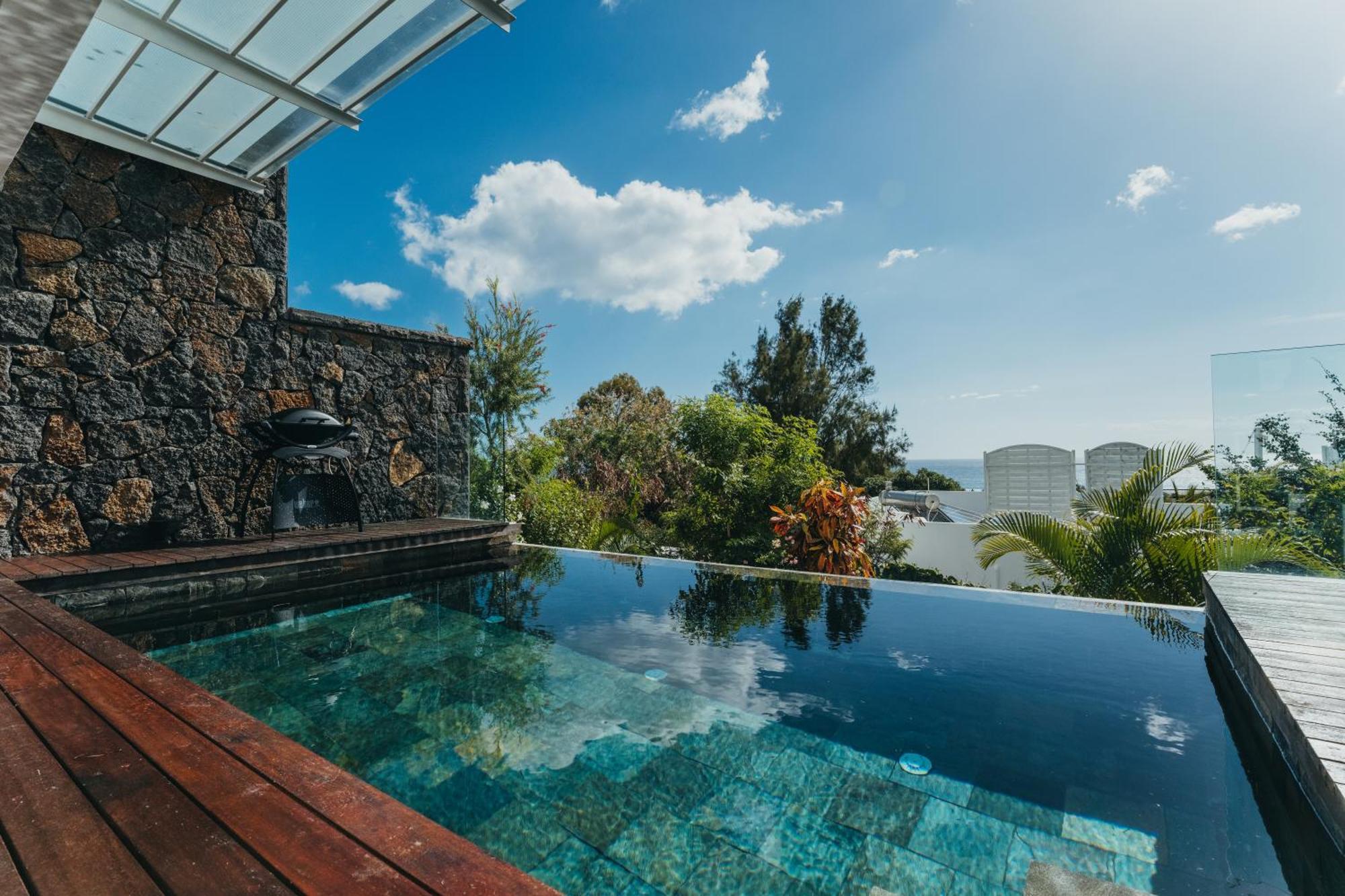 Appartement De Luxe Piscine Et Vue Mer Rivière Noire Extérieur photo
