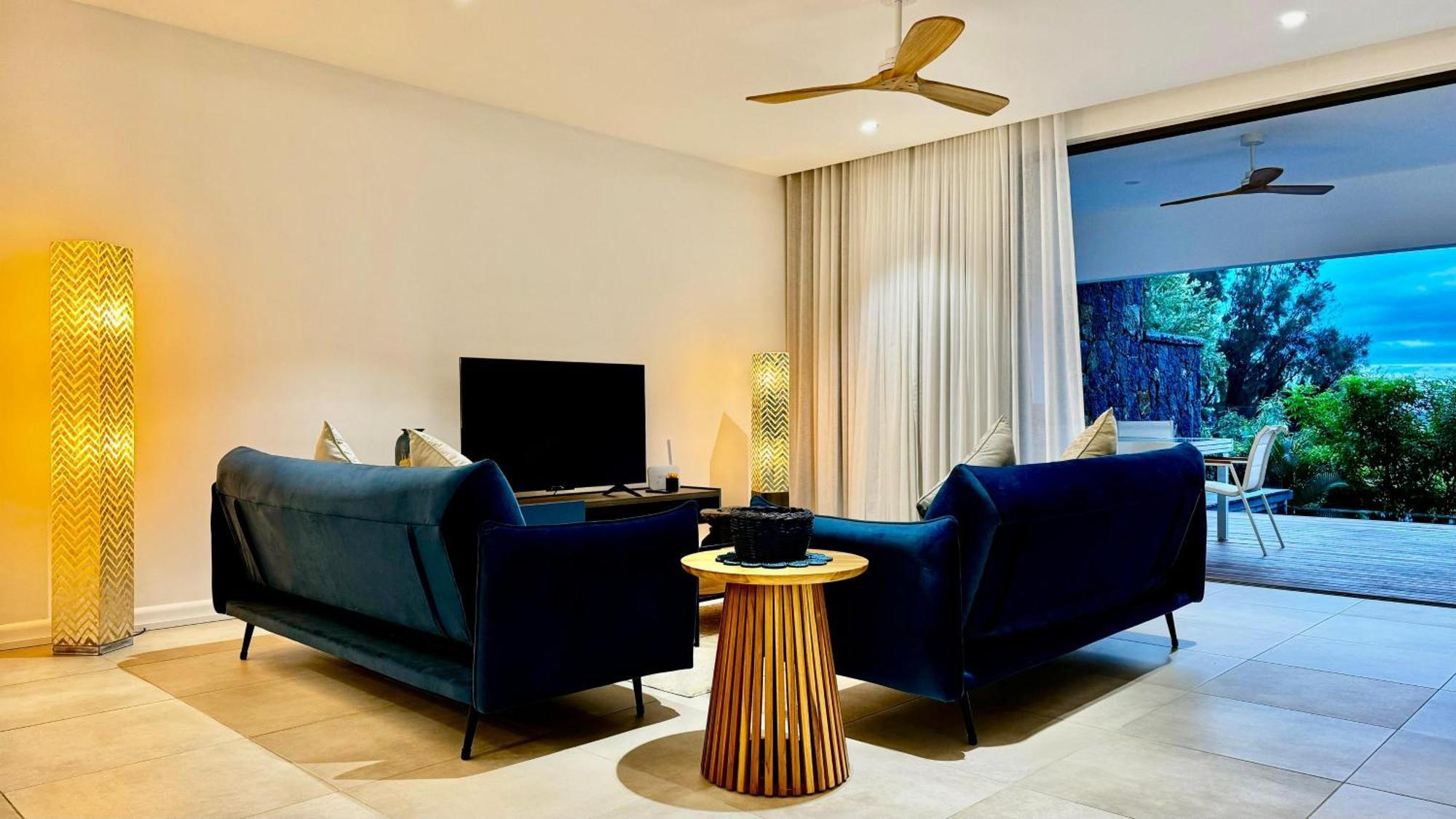 Appartement De Luxe Piscine Et Vue Mer Rivière Noire Extérieur photo