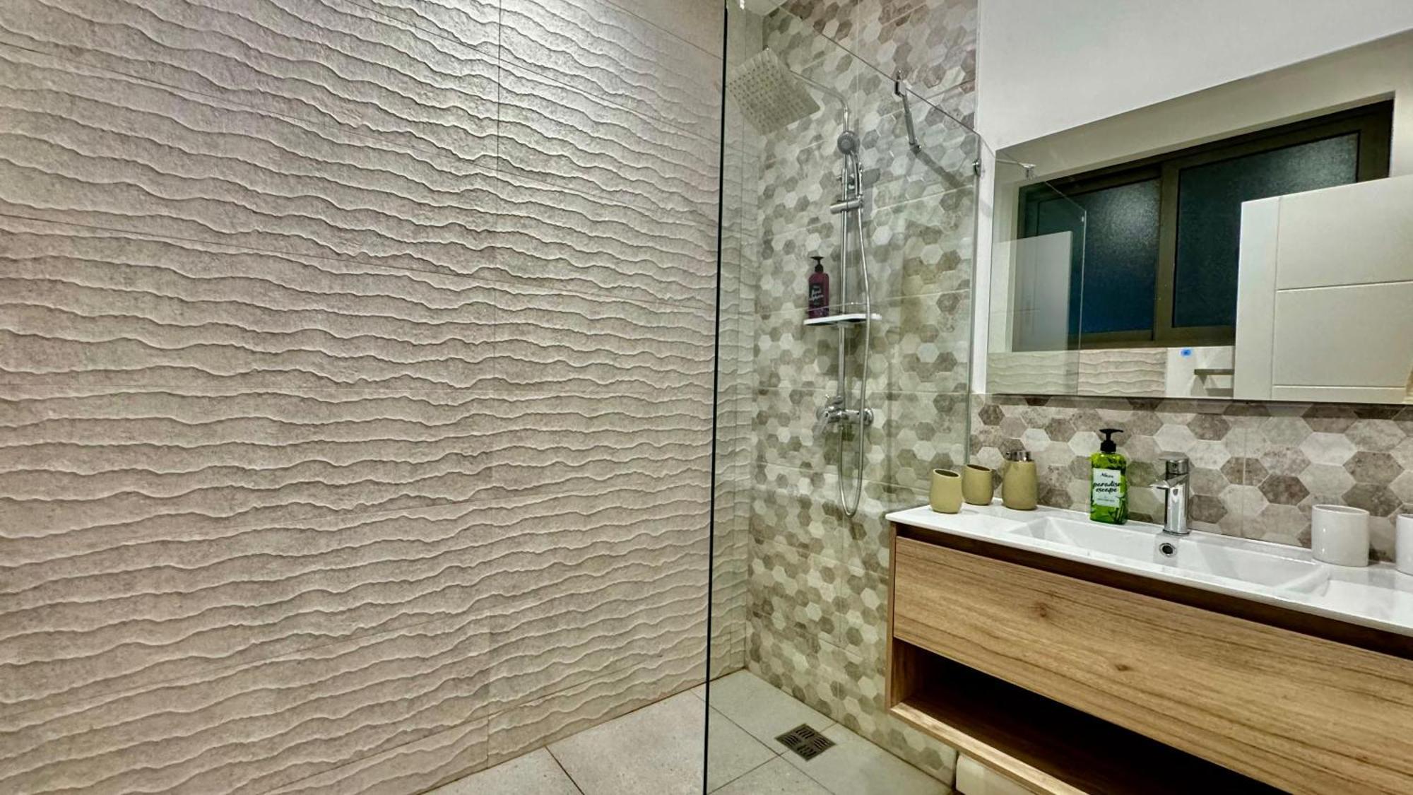 Appartement De Luxe Piscine Et Vue Mer Rivière Noire Extérieur photo